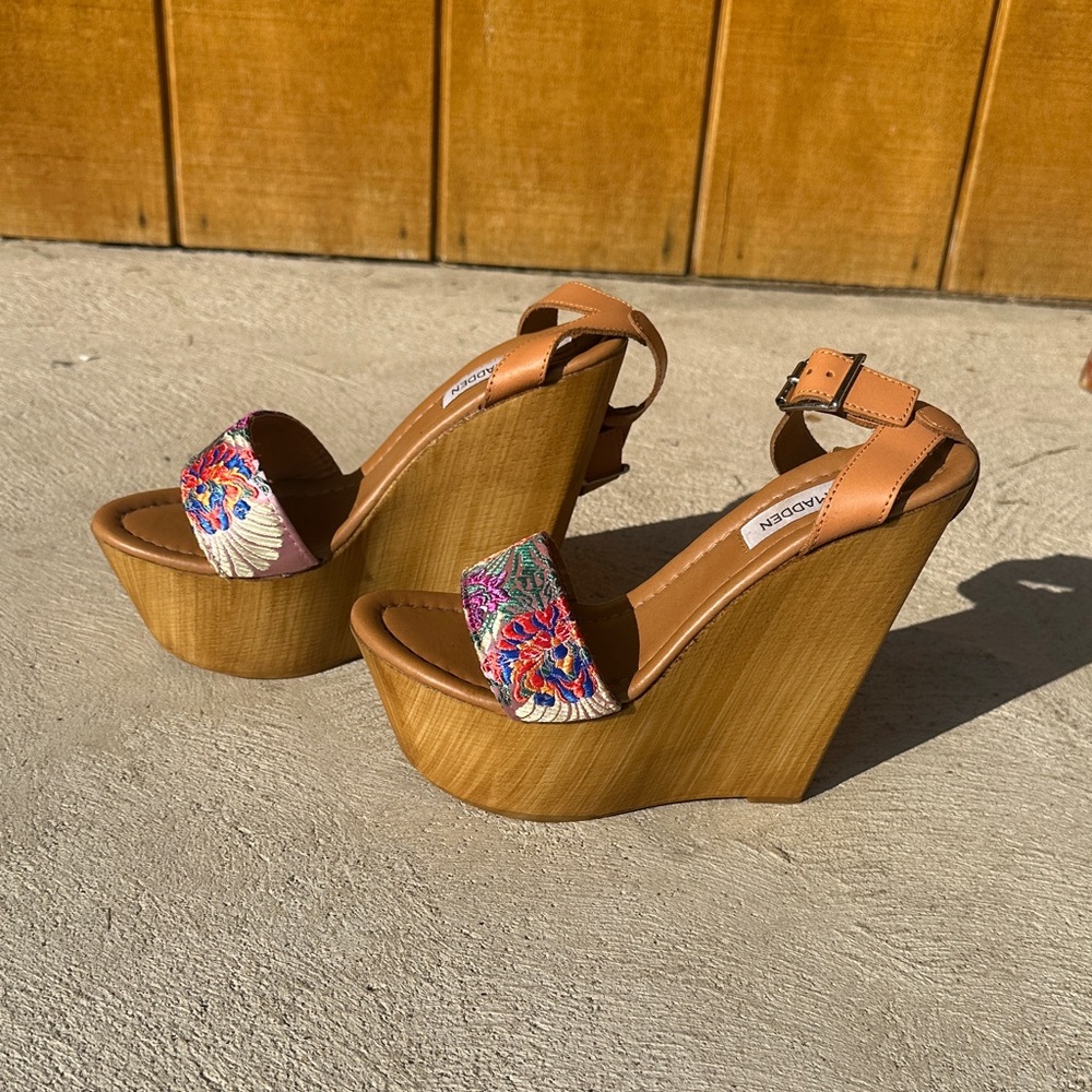Steve Madden Floral Embroidered Wedges